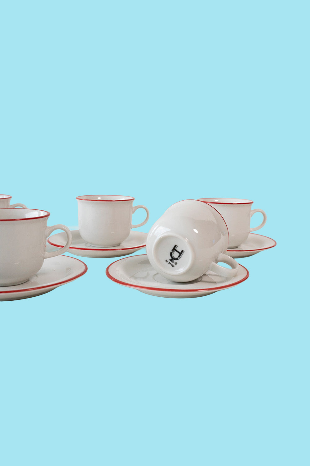 Cups and plates set