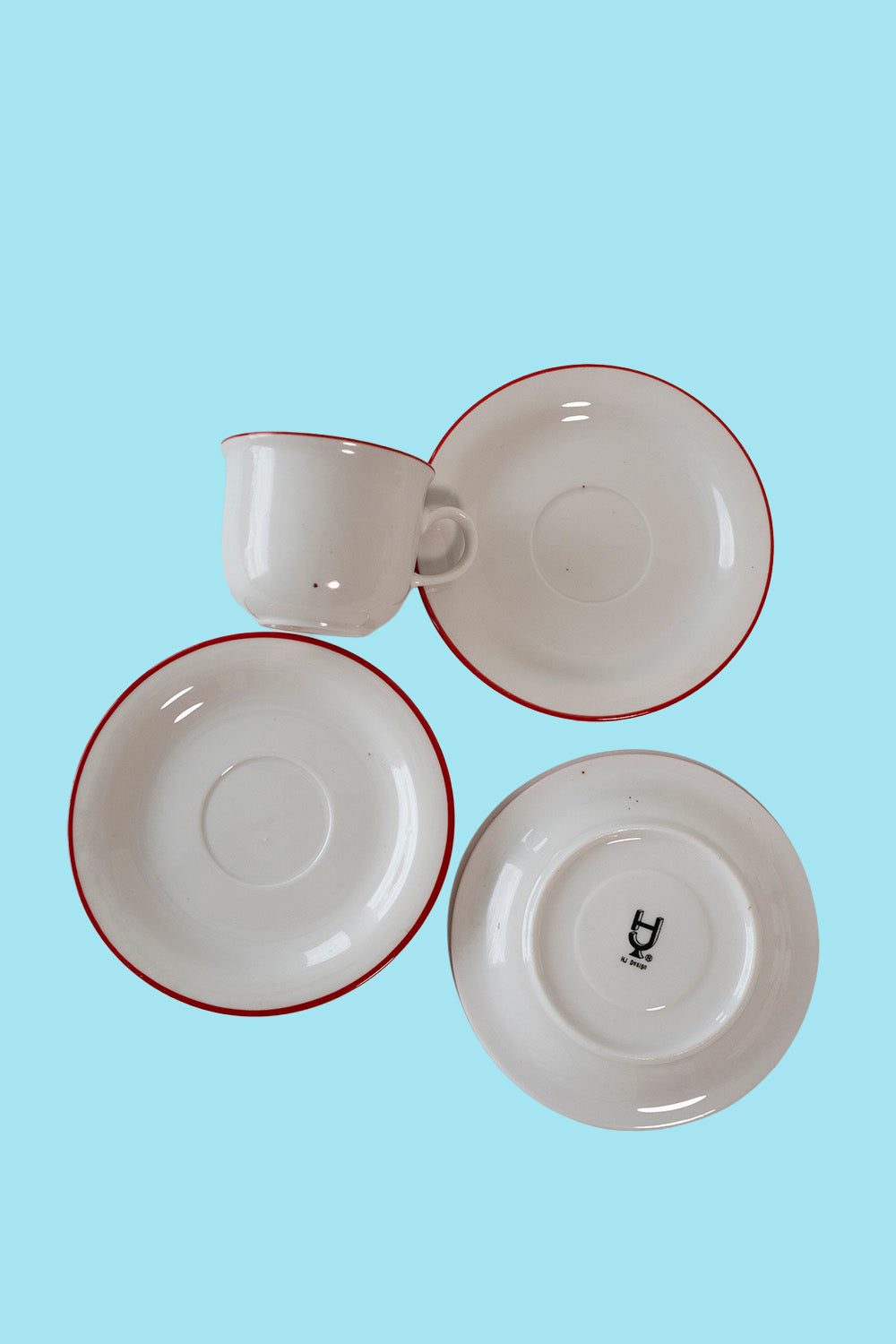 Cups and plates set