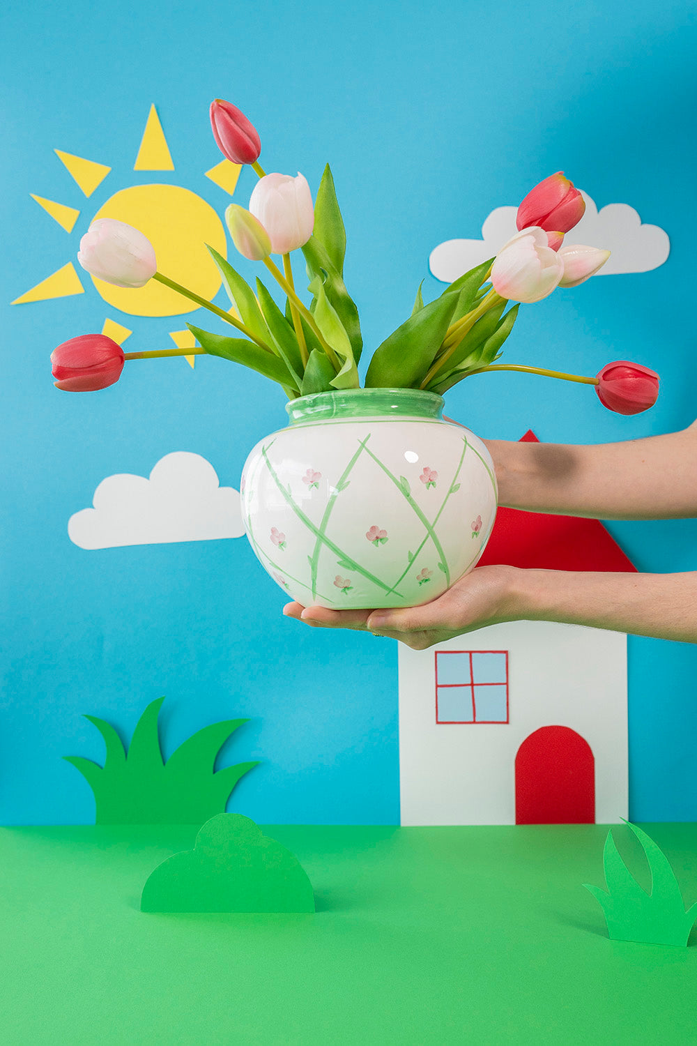 Round decorative vase