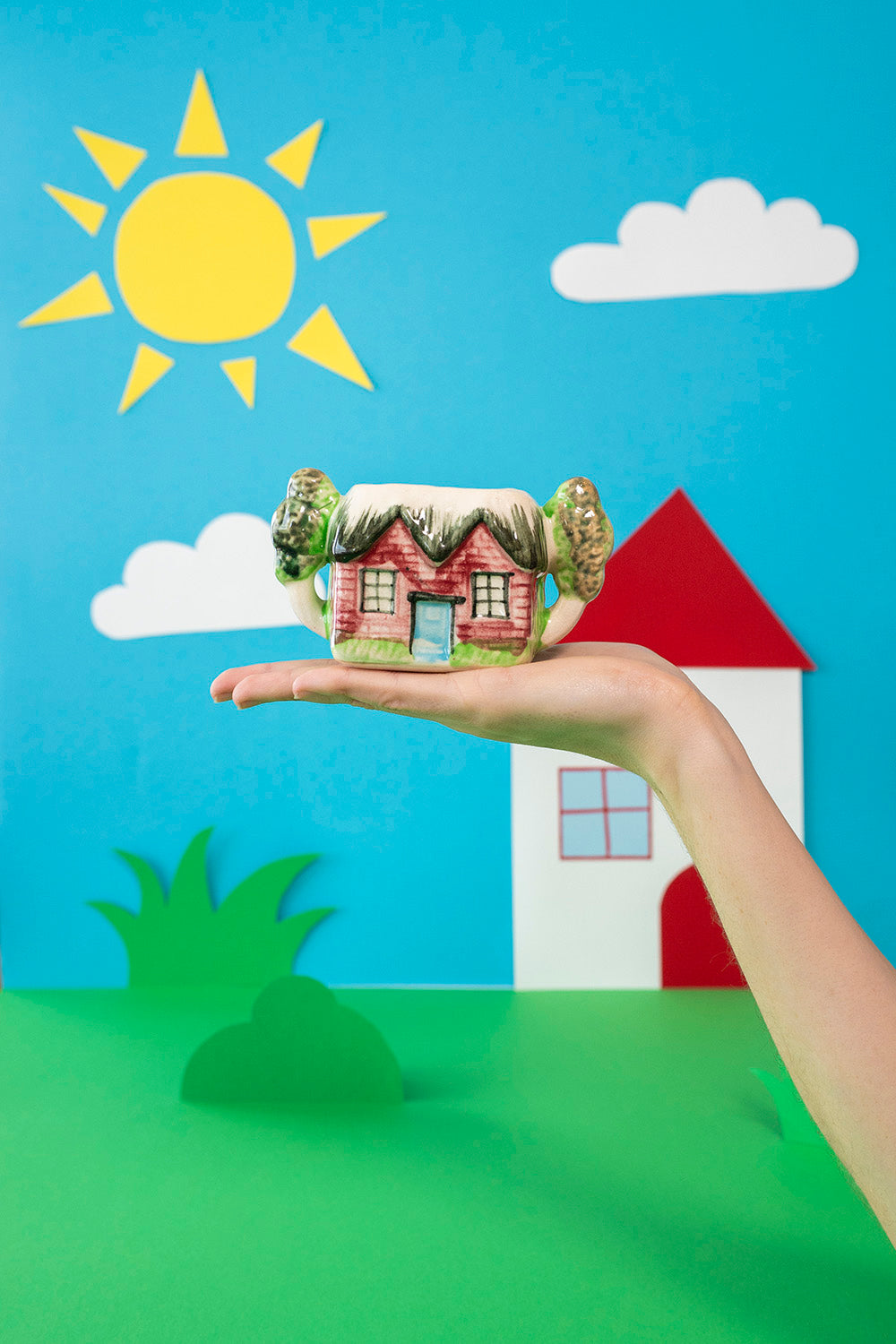 Small house decorative jar