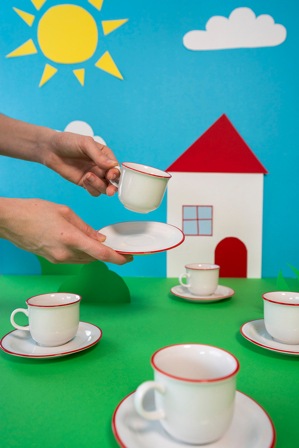 Cups and plates set