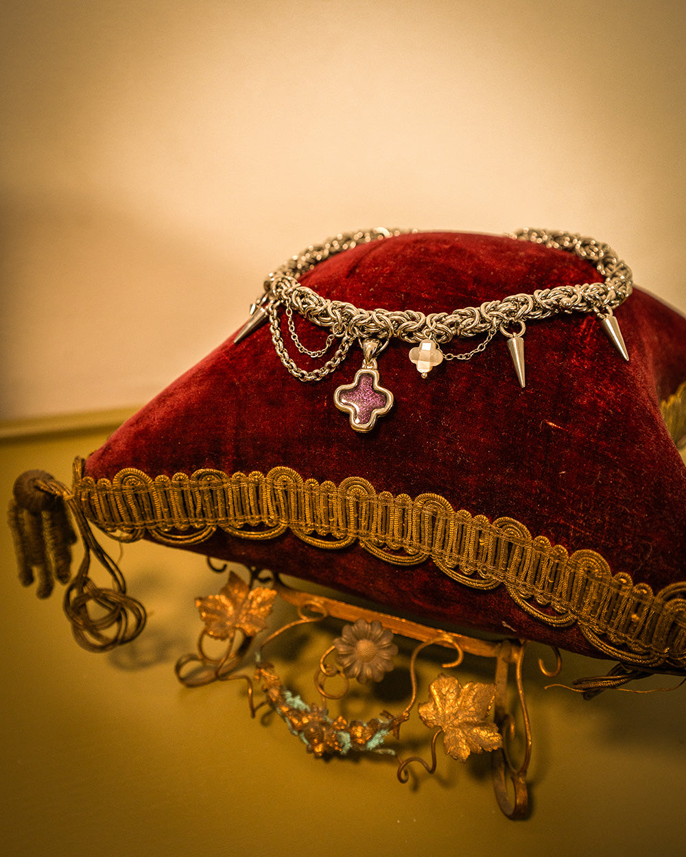 Short necklace - The Knight